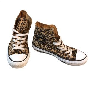 Converse high top size 6.5 my favorite so cute only worn a few times!